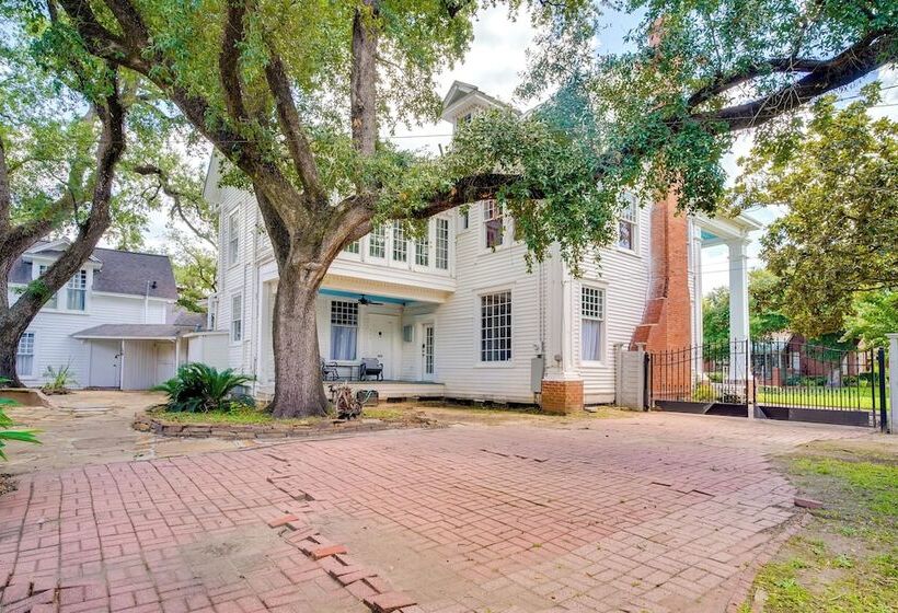 Historic Lake Charles Estate: Walk To Downtown!