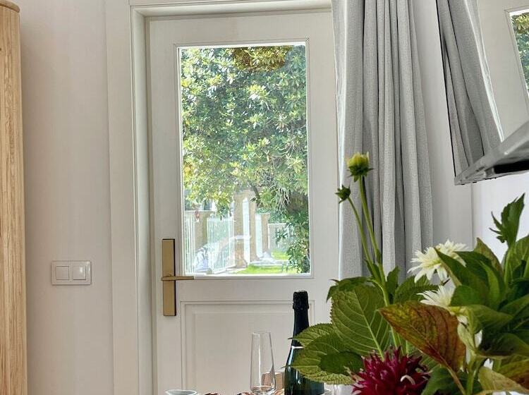 هتل Villa Boutique 1880