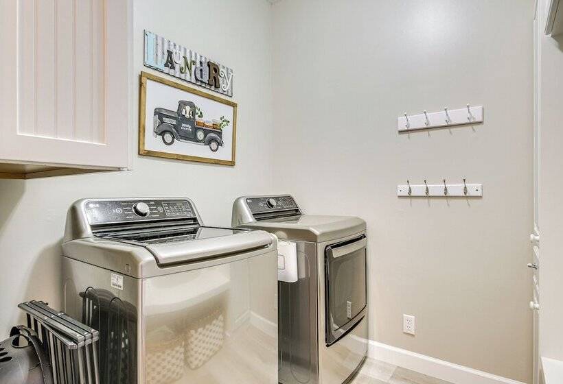 Lakefront Gem: Hot Tub, Boat Launch Near Greenwood