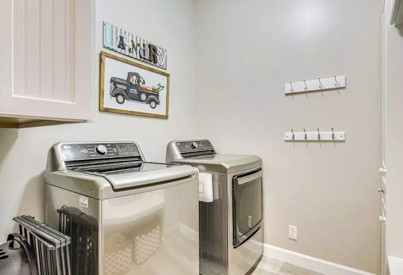 Lakefront Gem: Hot Tub, Boat Launch Near Greenwood