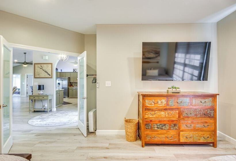 Lakefront Gem: Hot Tub, Boat Launch Near Greenwood