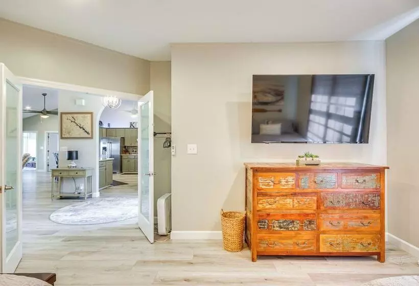 Lakefront Gem: Hot Tub, Boat Launch Near Greenwood