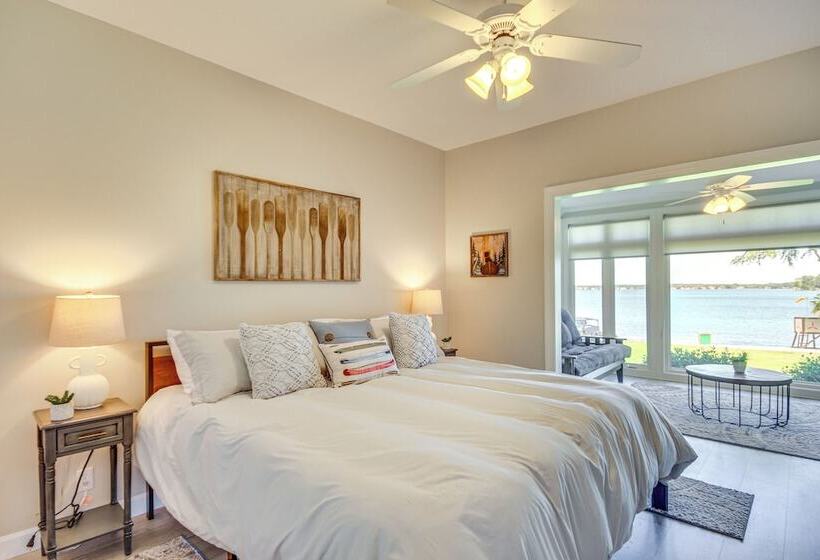 Lakefront Gem: Hot Tub, Boat Launch Near Greenwood