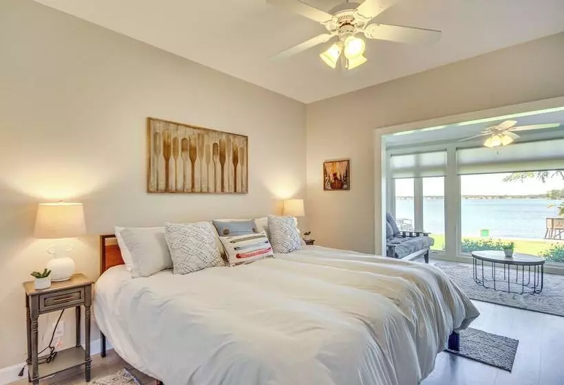 Lakefront Gem: Hot Tub, Boat Launch Near Greenwood