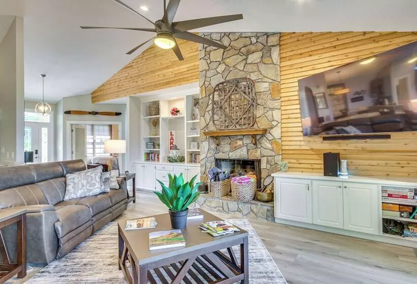 Lakefront Gem: Hot Tub, Boat Launch Near Greenwood