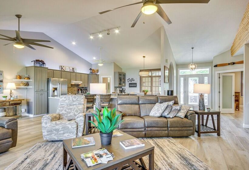 Lakefront Gem: Hot Tub, Boat Launch Near Greenwood