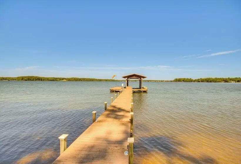 Lakefront Gem: Hot Tub, Boat Launch Near Greenwood