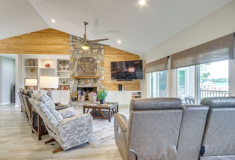 Lakefront Gem: Hot Tub, Boat Launch Near Greenwood