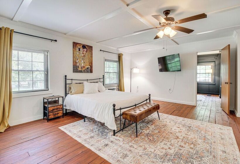 Lakefront Getaway: Pool & Dock ~ 31 Mi To Savannah