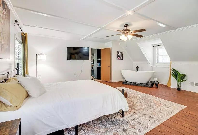 Lakefront Getaway: Pool & Dock ~ 31 Mi To Savannah