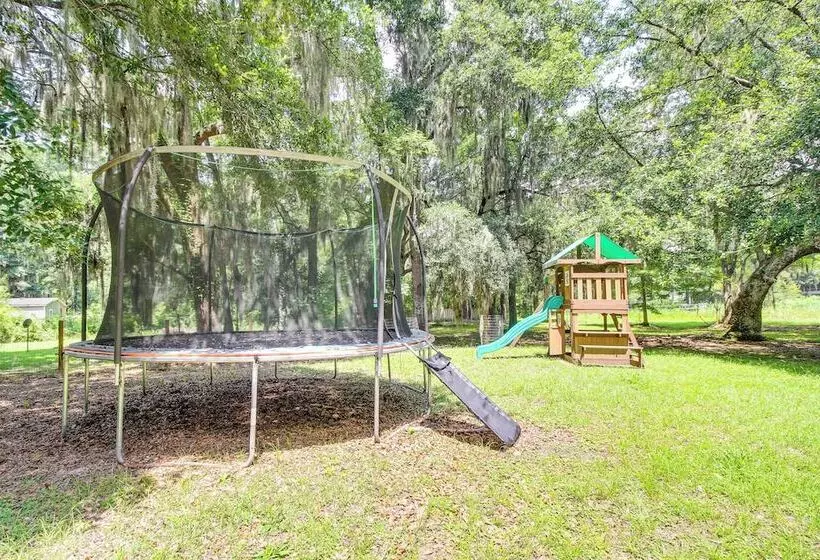 Lakefront Getaway: Pool & Dock ~ 31 Mi To Savannah