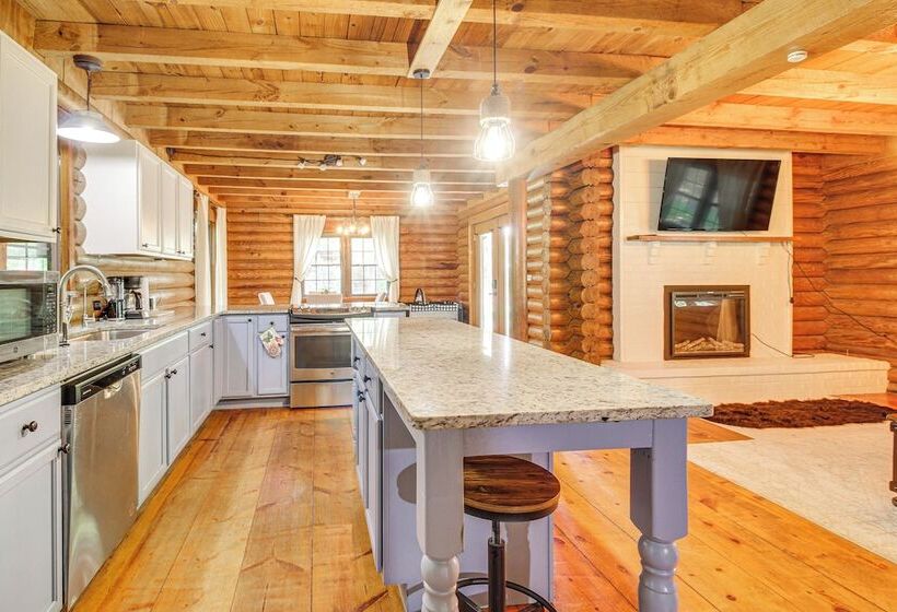 Lakefront Getaway: Pool & Dock ~ 31 Mi To Savannah