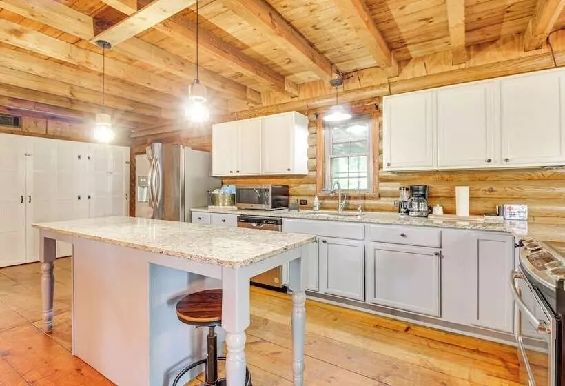Lakefront Getaway: Pool & Dock ~ 31 Mi To Savannah