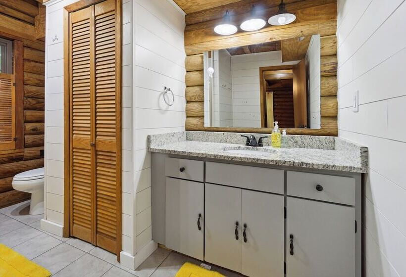 Lakefront Getaway: Pool & Dock ~ 31 Mi To Savannah