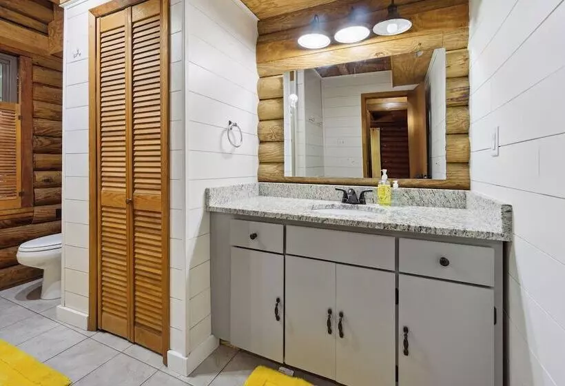 Lakefront Getaway: Pool & Dock ~ 31 Mi To Savannah