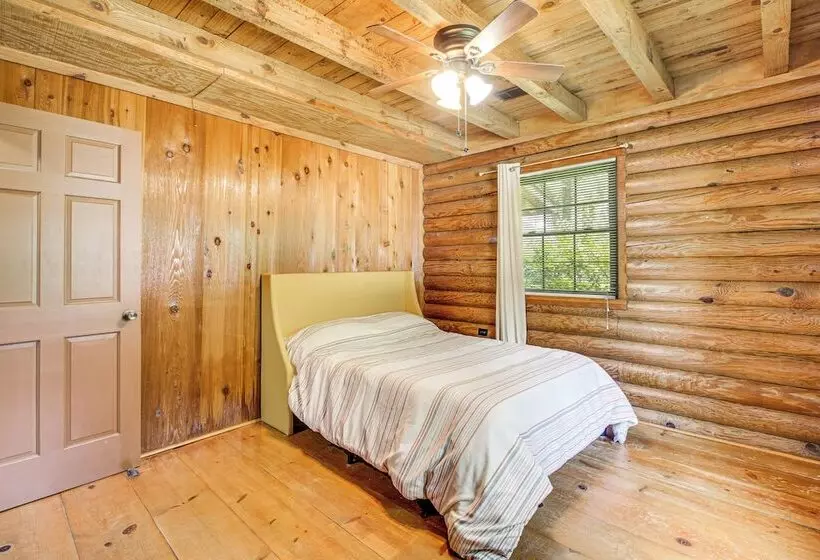 Lakefront Getaway: Pool & Dock ~ 31 Mi To Savannah
