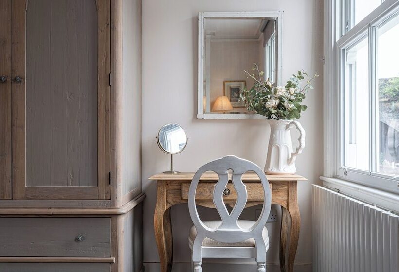 Lovely Battersea Home By Underthedoormat