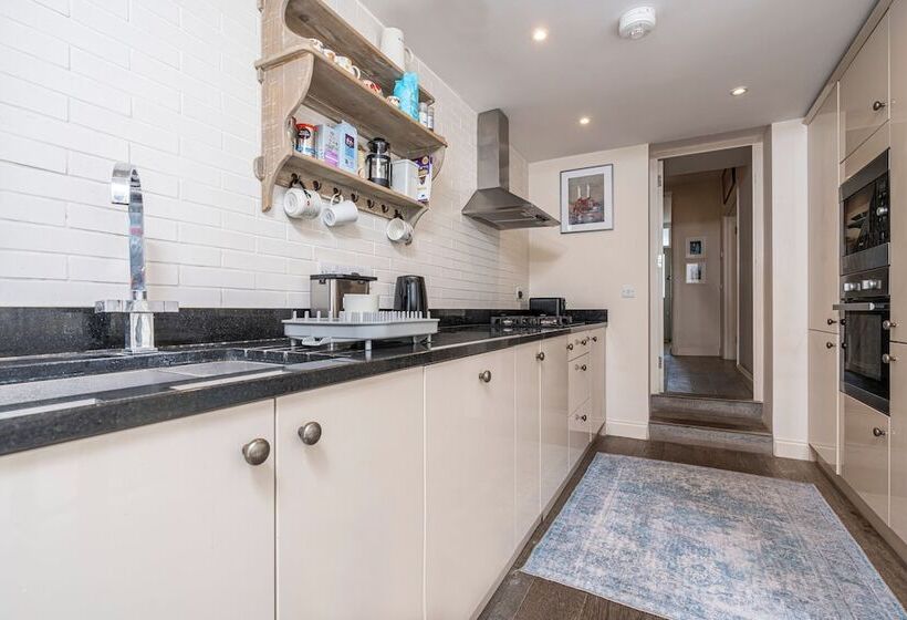 Lovely Battersea Home By Underthedoormat