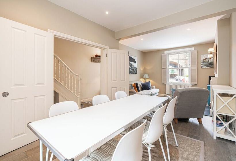 Lovely Battersea Home By Underthedoormat