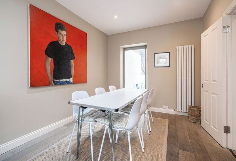 Lovely Battersea Home By Underthedoormat