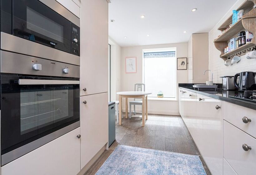 Lovely Battersea Home By Underthedoormat