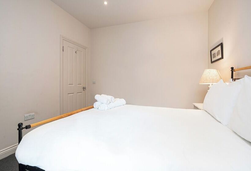 Lovely Battersea Home By Underthedoormat