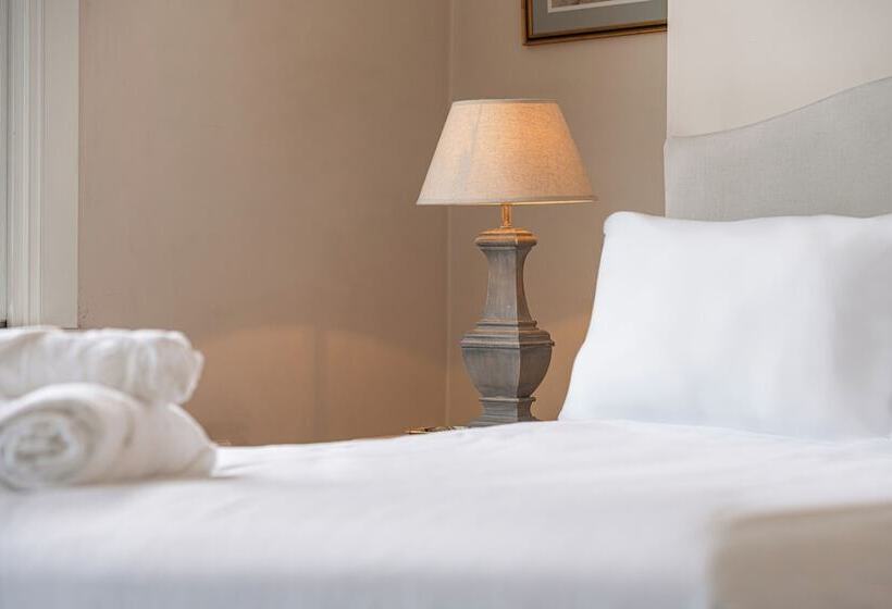 Lovely Battersea Home By Underthedoormat