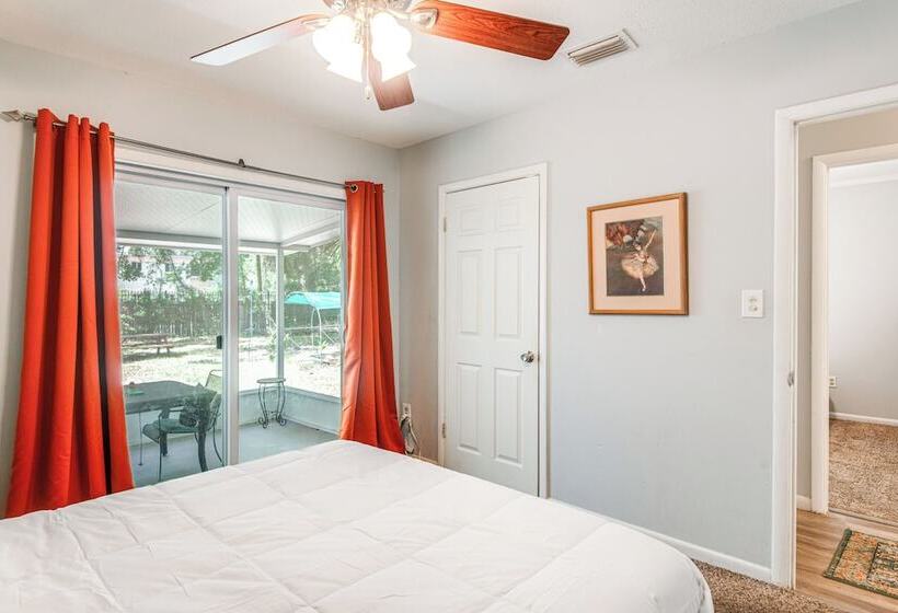 Mid Century Gainesville Getaway: 3 Mi To Uf Campus