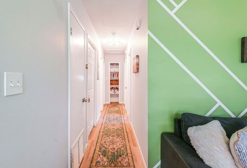 Mid Century Gainesville Getaway: 3 Mi To Uf Campus