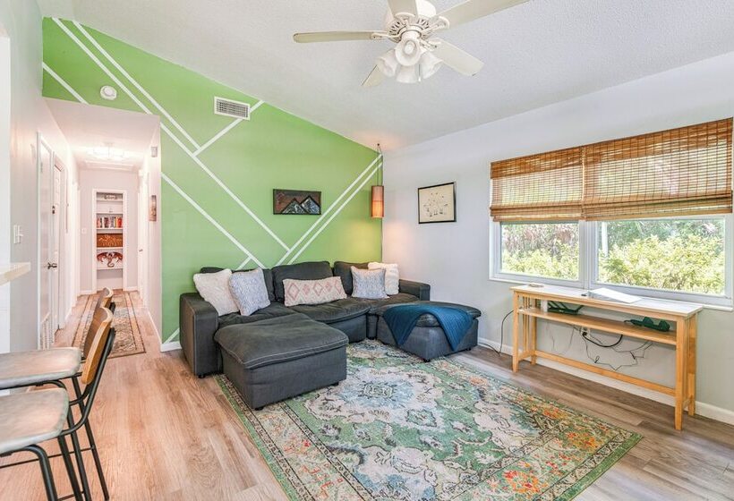 Mid Century Gainesville Getaway: 3 Mi To Uf Campus