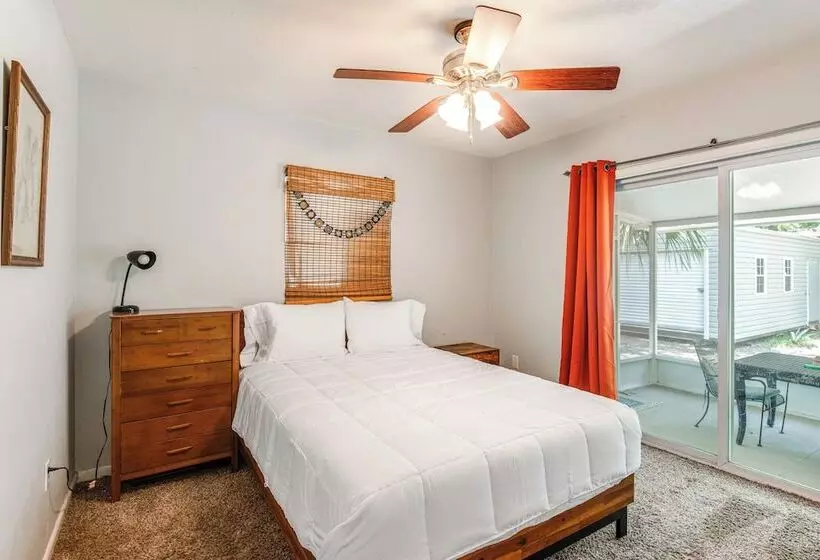 Mid Century Gainesville Getaway: 3 Mi To Uf Campus