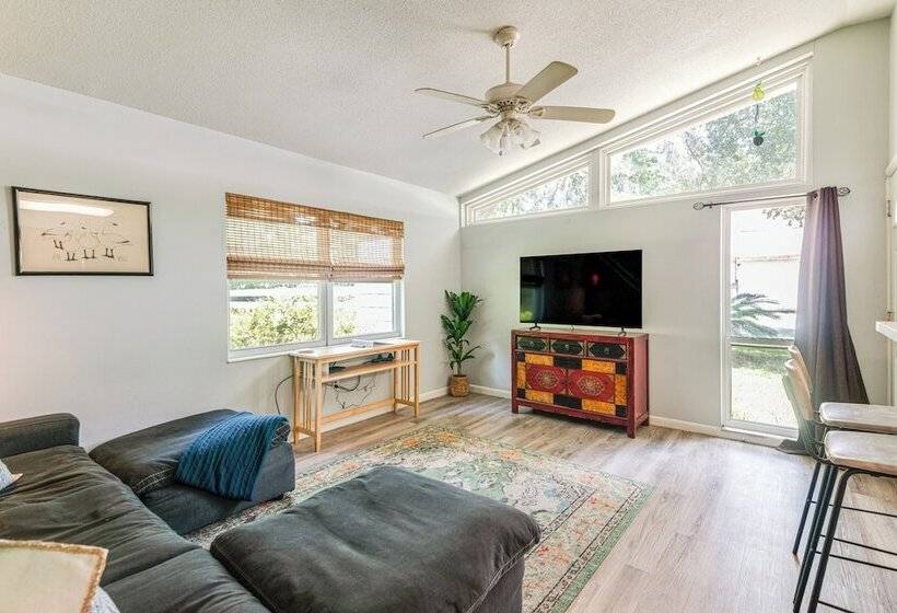 Mid Century Gainesville Getaway: 3 Mi To Uf Campus