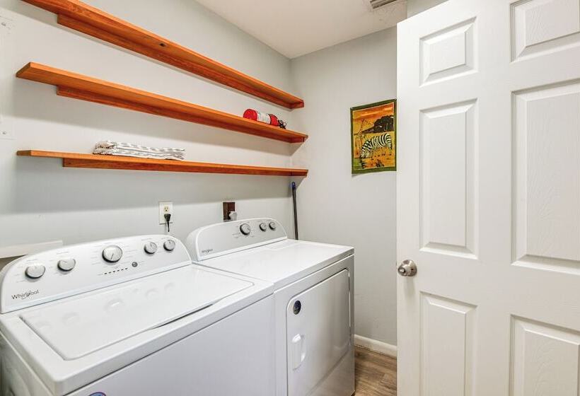 Mid Century Gainesville Getaway: 3 Mi To Uf Campus