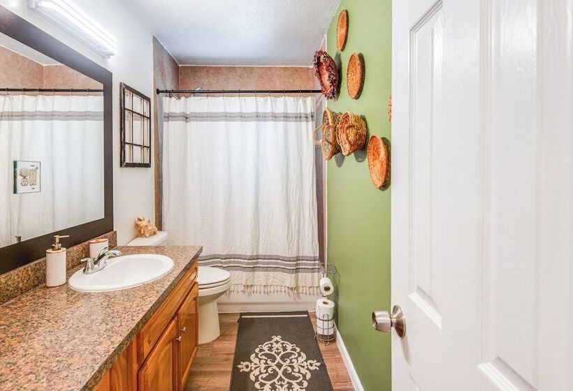 Mid Century Gainesville Getaway: 3 Mi To Uf Campus