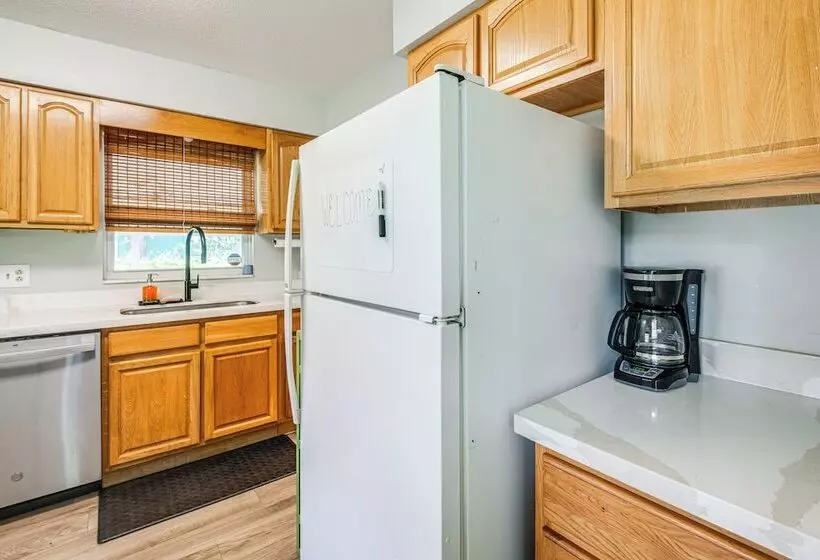 Mid Century Gainesville Getaway: 3 Mi To Uf Campus