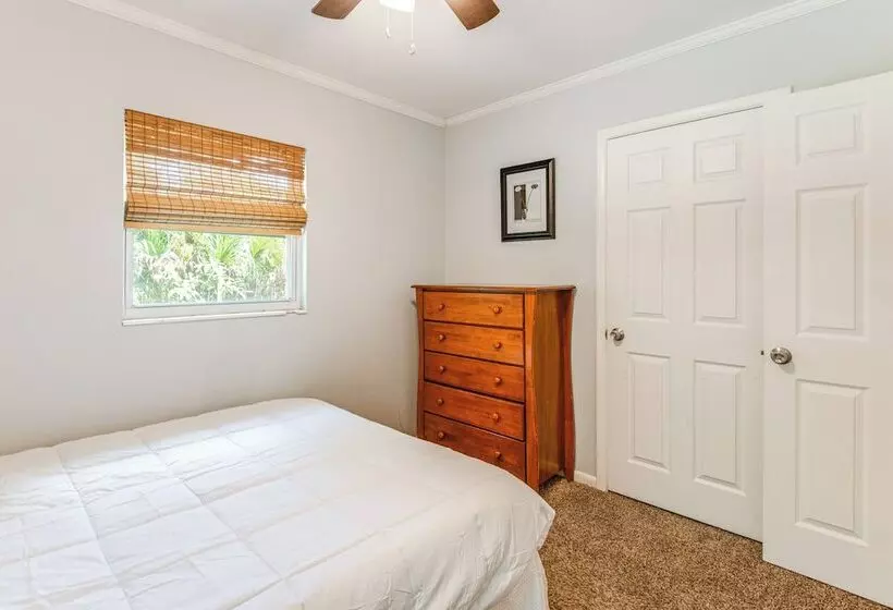 Mid Century Gainesville Getaway: 3 Mi To Uf Campus