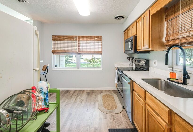 Mid Century Gainesville Getaway: 3 Mi To Uf Campus