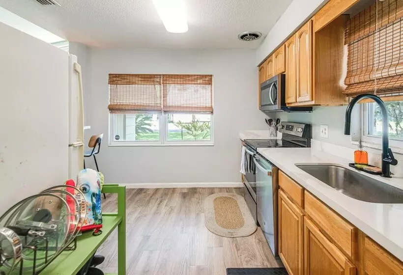 Mid Century Gainesville Getaway: 3 Mi To Uf Campus