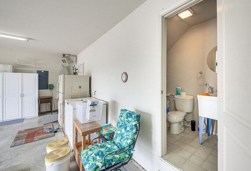 Moyie Springs Home W/ Views, Near Kootenay River!