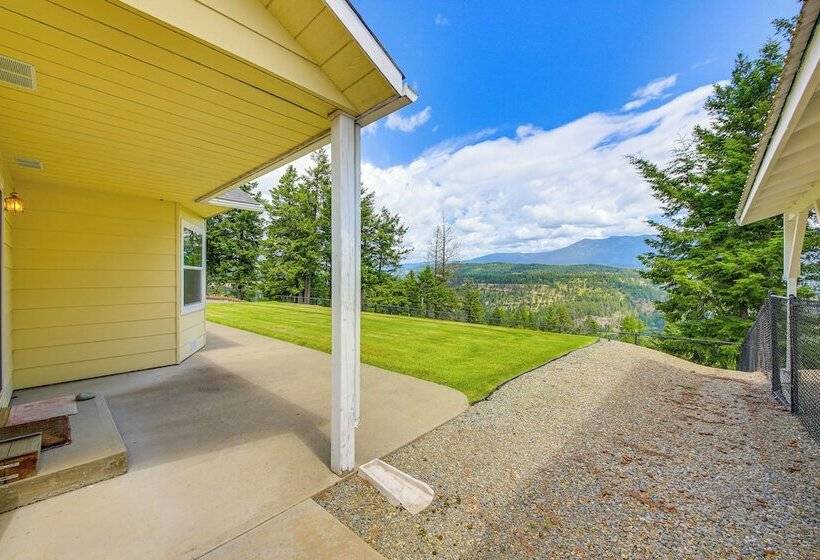 Moyie Springs Home W/ Views, Near Kootenay River!
