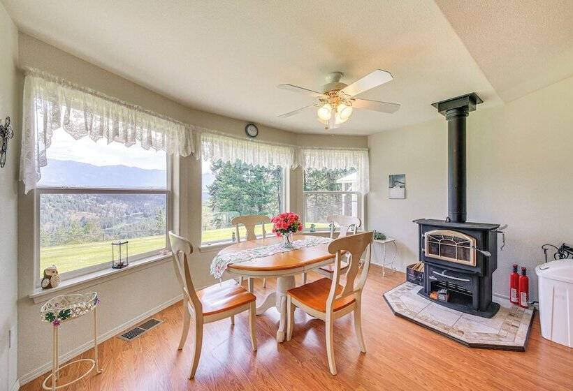 Moyie Springs Home W/ Views, Near Kootenay River!