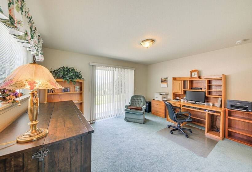 Moyie Springs Home W/ Views, Near Kootenay River!