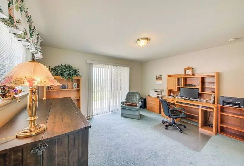 Moyie Springs Home W/ Views, Near Kootenay River!