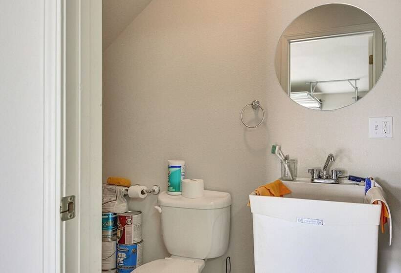 Moyie Springs Home W/ Views, Near Kootenay River!