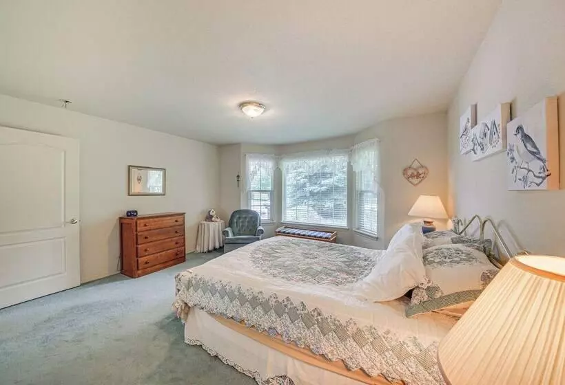 Moyie Springs Home W/ Views, Near Kootenay River!