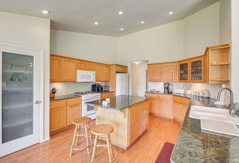 Moyie Springs Home W/ Views, Near Kootenay River!