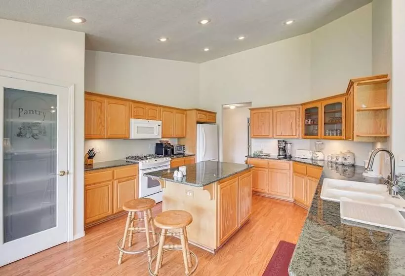 Moyie Springs Home W/ Views, Near Kootenay River!