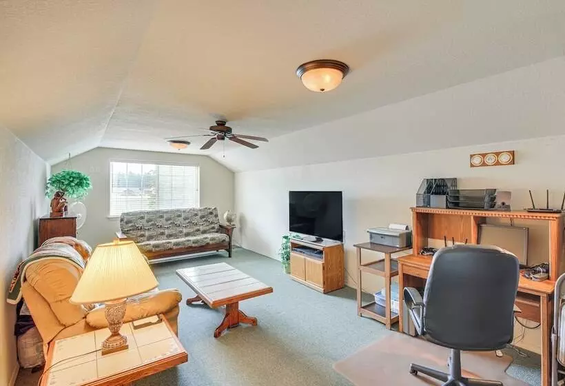 Moyie Springs Home W/ Views, Near Kootenay River!