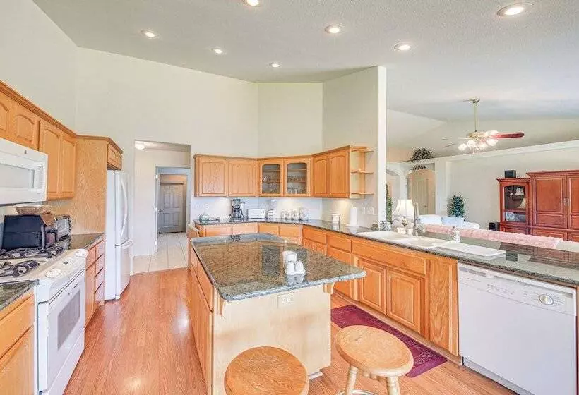 Moyie Springs Home W/ Views, Near Kootenay River!