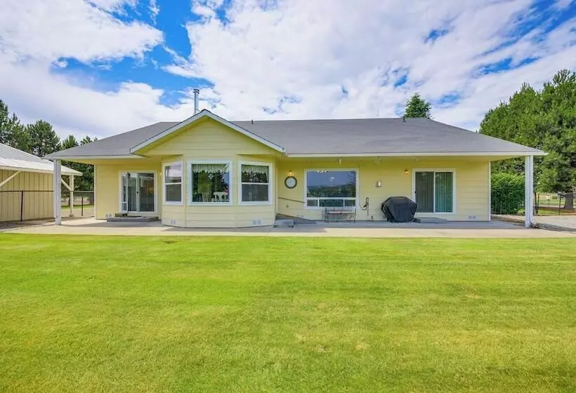 Moyie Springs Home W/ Views, Near Kootenay River!